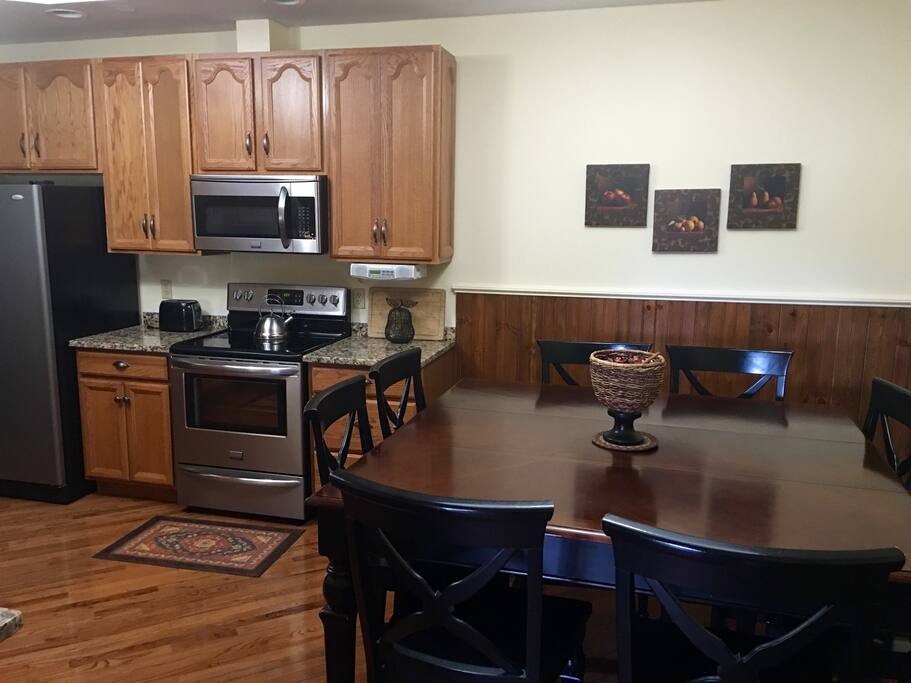 Fully equipped kitchen. Filtered water.
