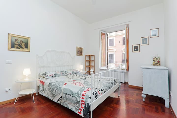 חדר ראשון (גדול יותר)