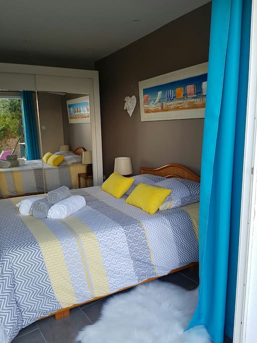 Chambre ré vue sur mer avec terrasse privative.
