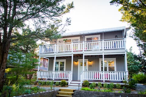 Beautiful, bright & steps to the beach