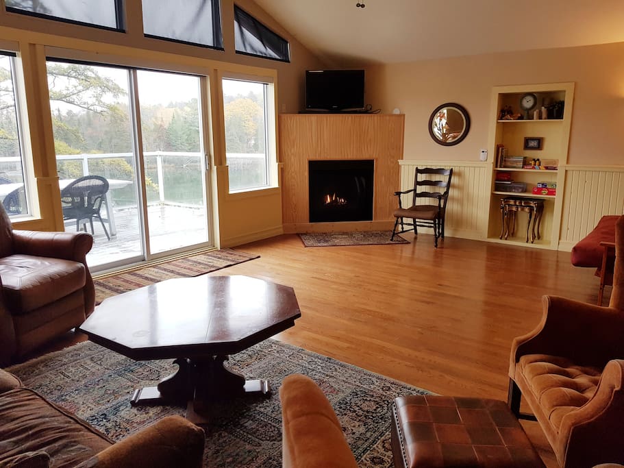 Luxurious living room with fire place, cable tv and futon.