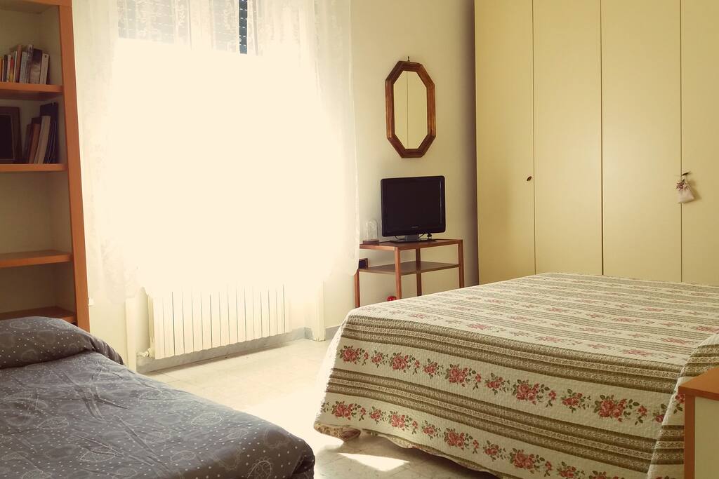 Extra single bed added to bedroom N. 1