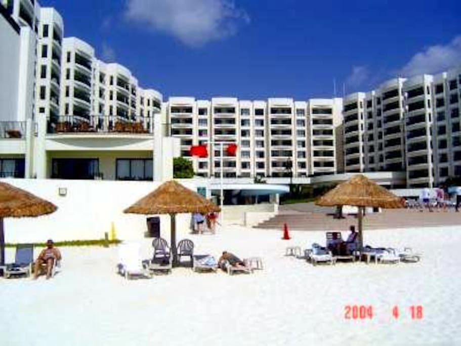 ENTRANCE TO BEACH FROM VILLA 5004A