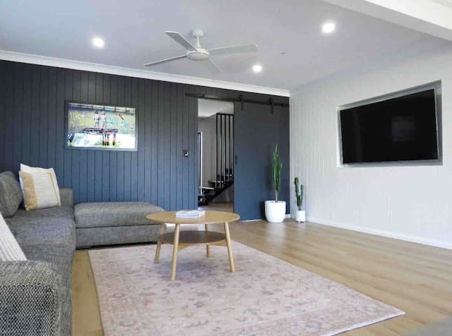 Moffat Beach House With Pool + Sauna. Sleeps 8