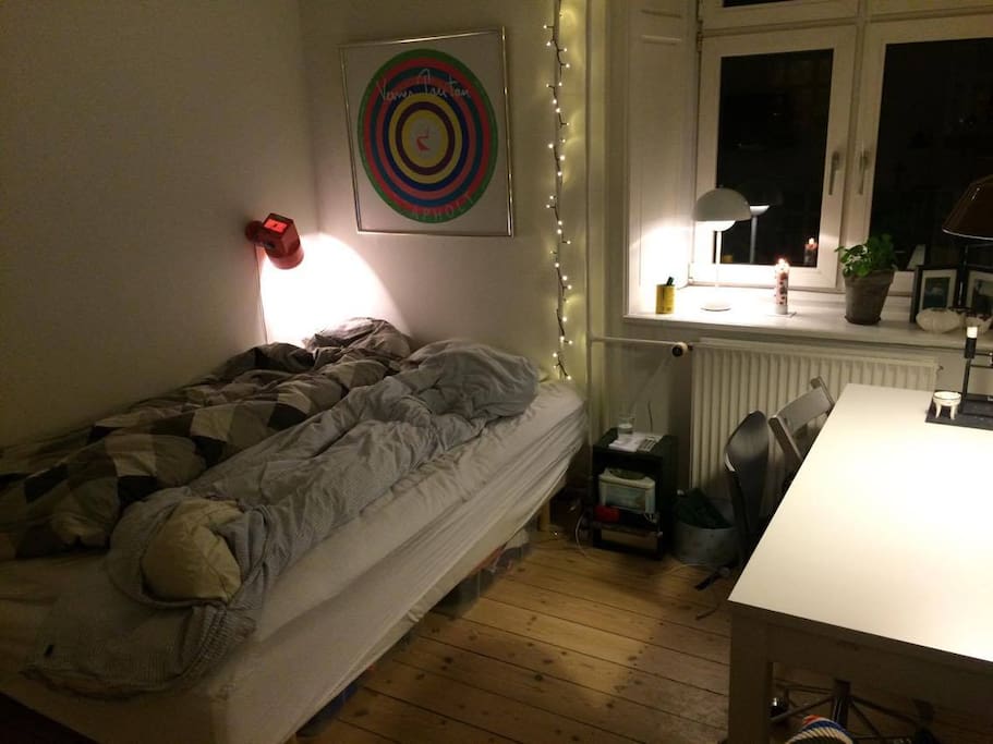 Værelset (2/3) // The room (2/3)