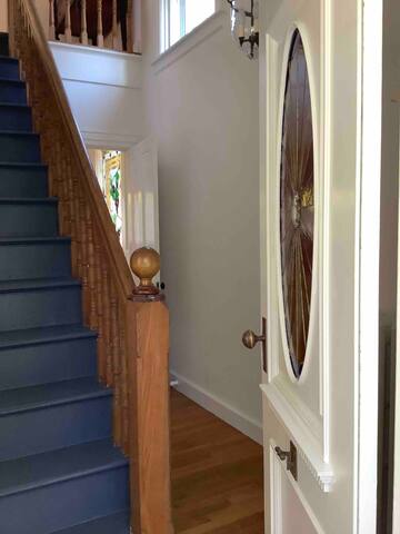 Beautiful house with roof deck fantastic location! gallery image 3