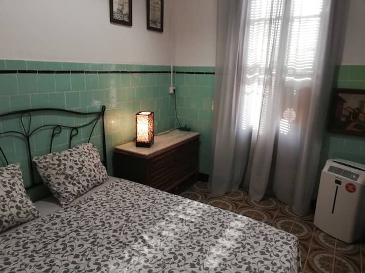 Habitación principal con colchón de viscoelastic, aire acondicionado y calefacción 