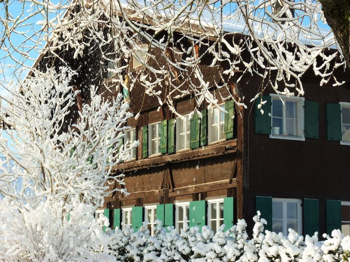 Liebevoll Modernisierte, Exclusive Ferienwohnung In Historischem Bauernhaus - Marktoberdorf
