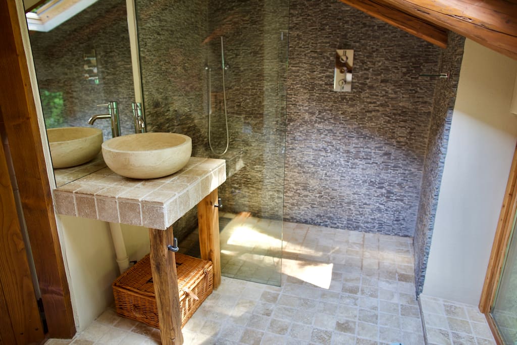 Wet room with underfloor heating