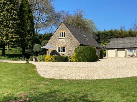 Far Hill Cottage - heart of the Cotswolds