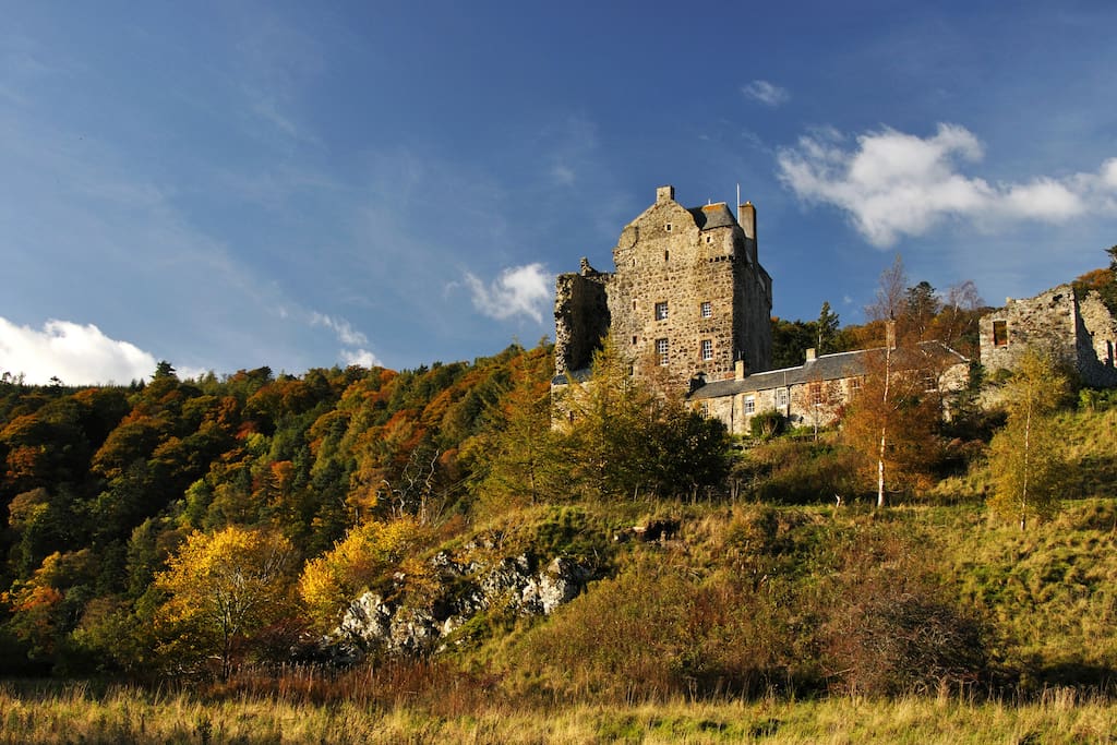 Bright, Castle Cottage on The Tweed Cottages for Rent in Peebles