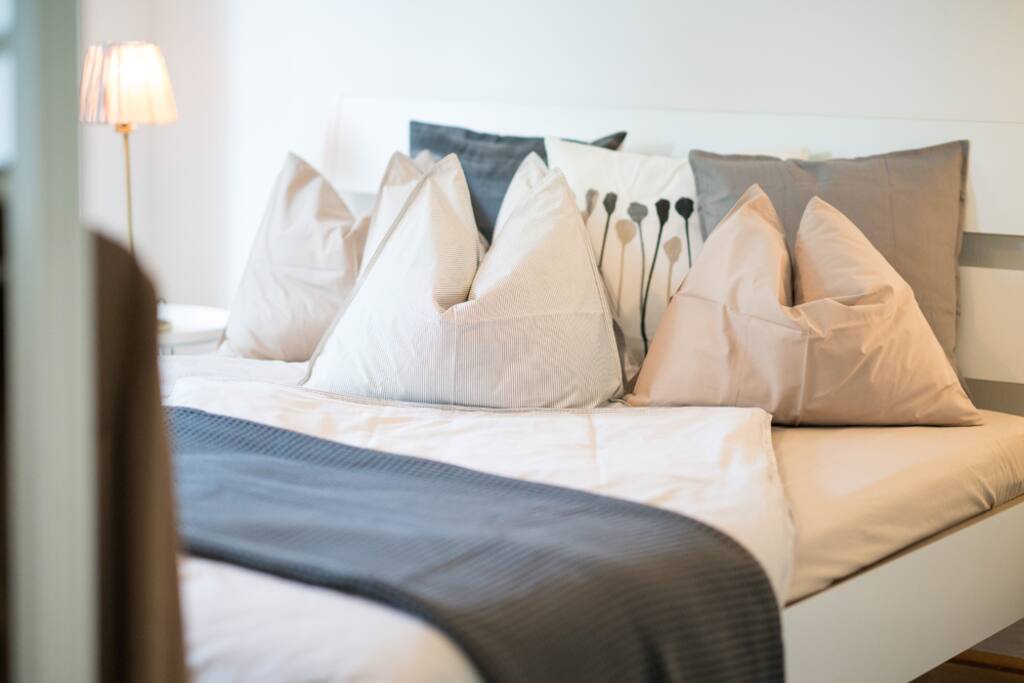 Schlafzimmer 1