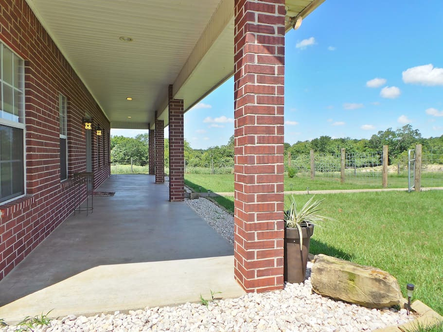 Covered front and back porch here!