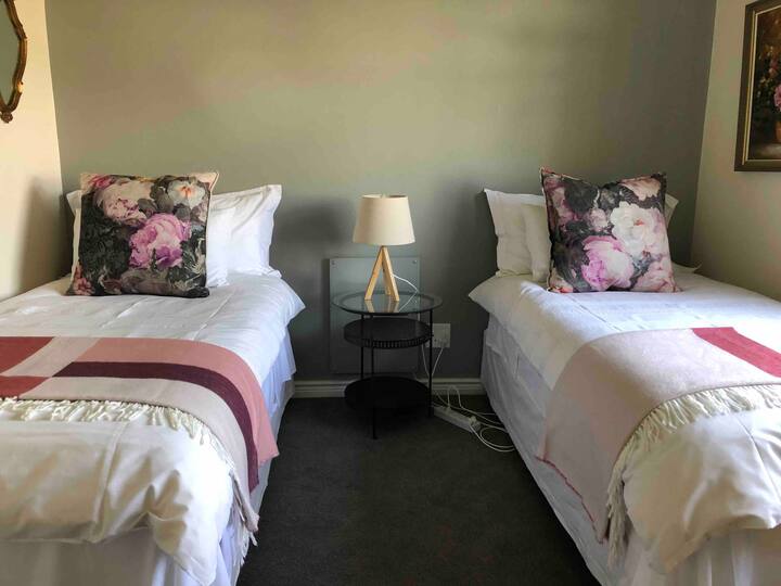 Second bedroom with stunning accent wall colour