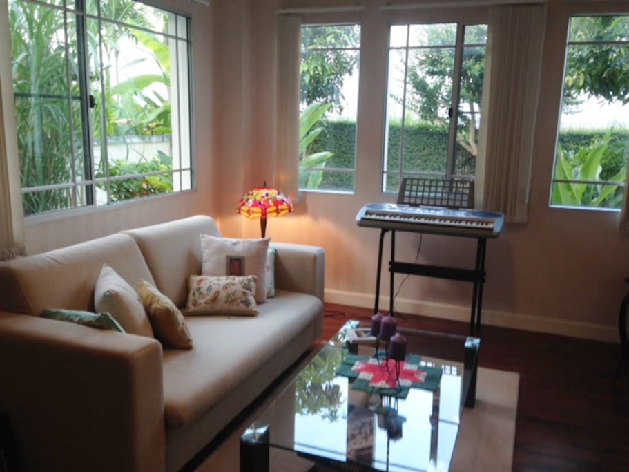 G/floor: Guest Room with Pull-Out Bed