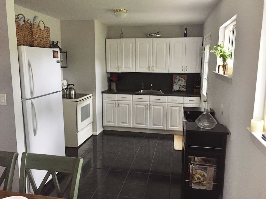 Kitchen and 6 person Dining Table