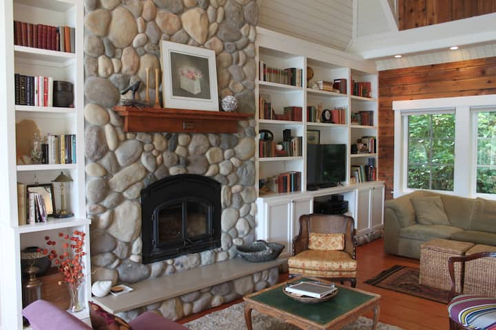 Cozy Boat House By The Bay - Bainbridge Island, WA