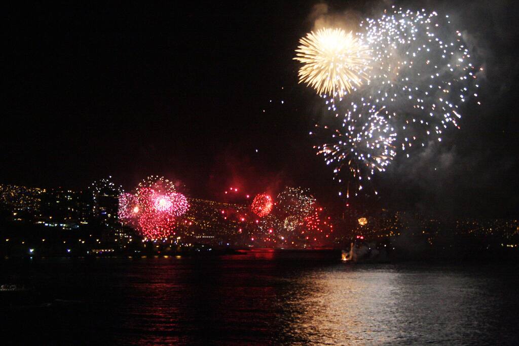 Vista a los fuegos artificiales desde el deaprtamento, terrazas y piscinas del edificio!