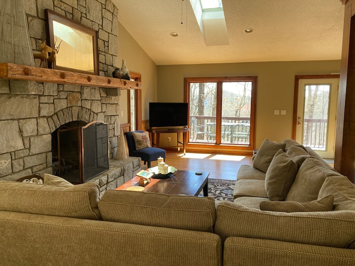 Private Family Mountain Getaway 6mi To Asheville - Black Mountain, NC