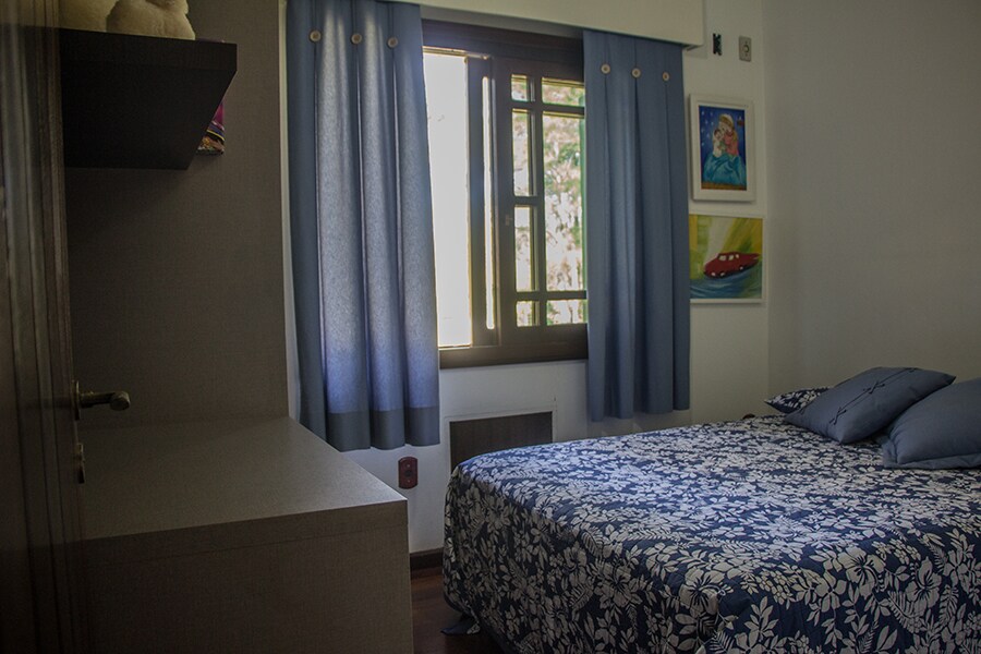 卧室配备标准双人床