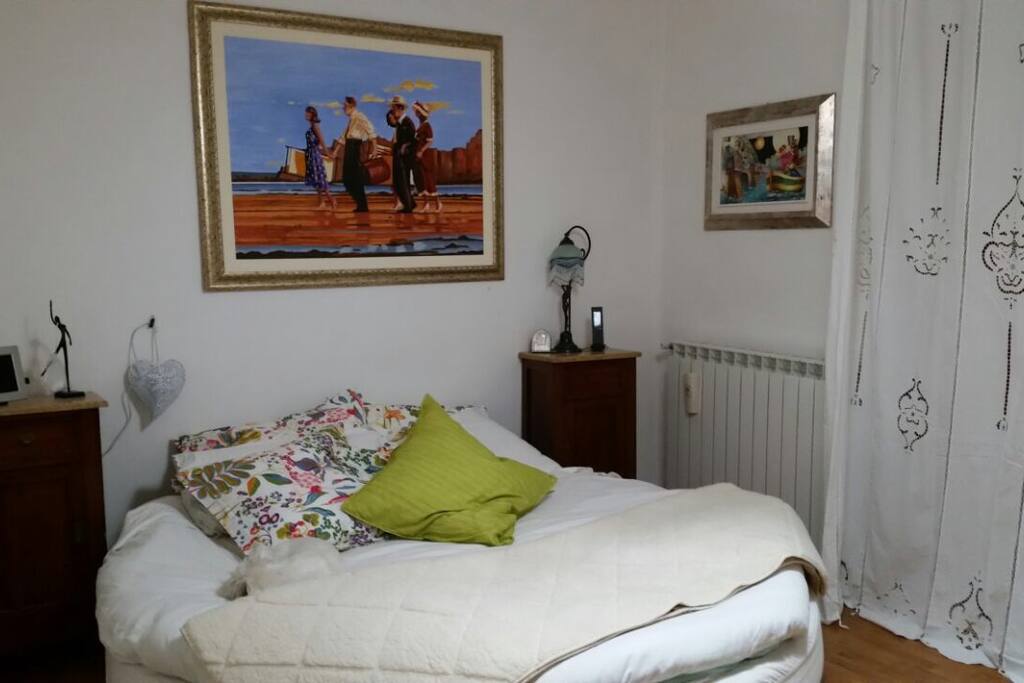 camera matrimoniale letto rotondo
