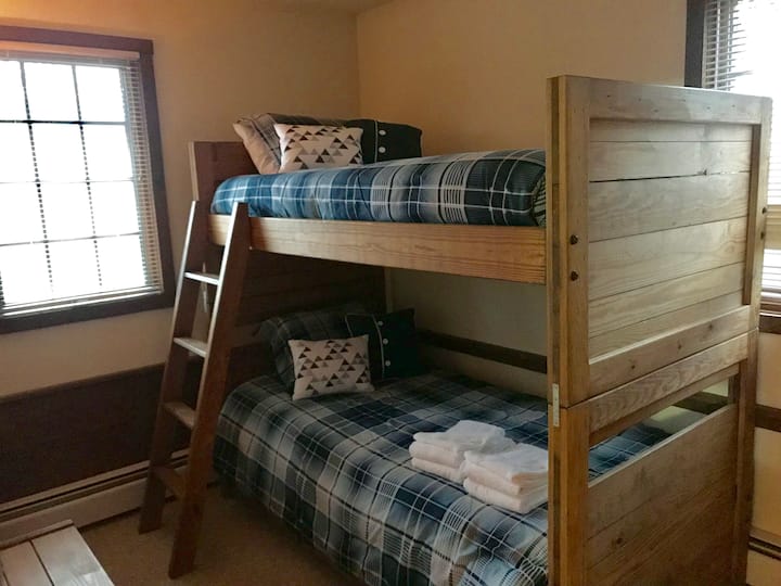 ห้องนอนชั้นบน - เตียงสองชั้น