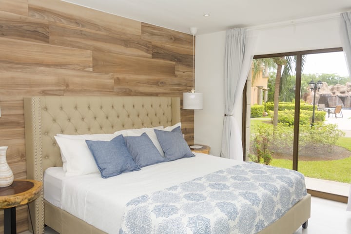 Glavni apartman br. 2 s pogledom na vrtove i bazen s vodopadom