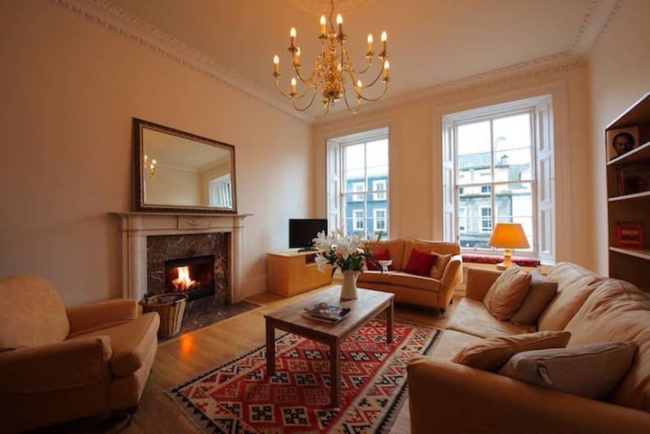 Beautiful Grand City Centre Apartment