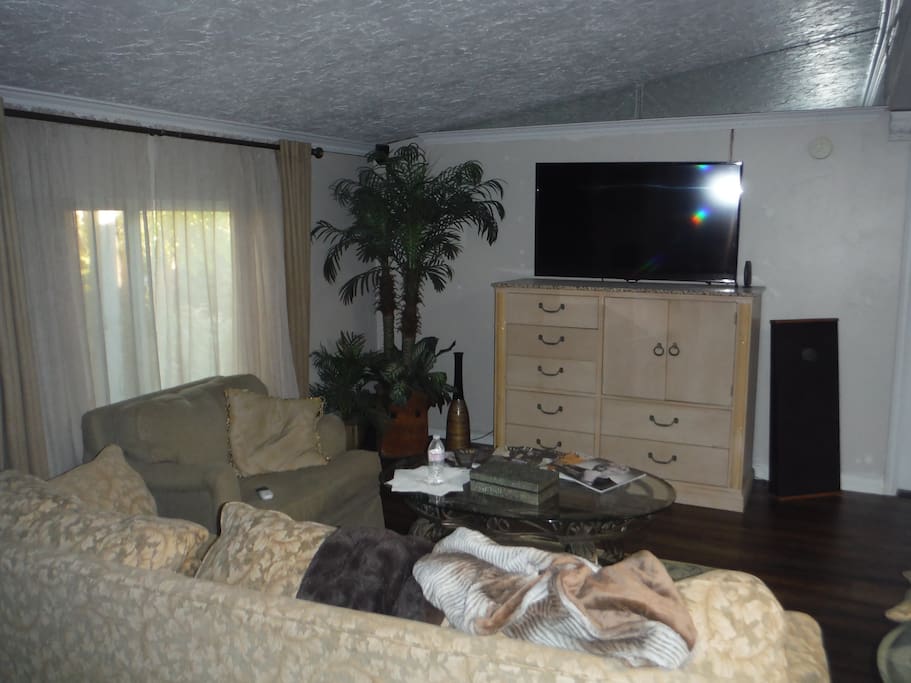 Living Room HD TV Cable