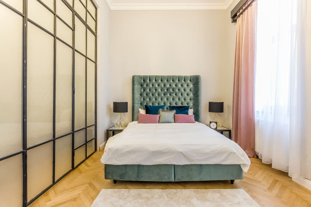Big confortable bed.