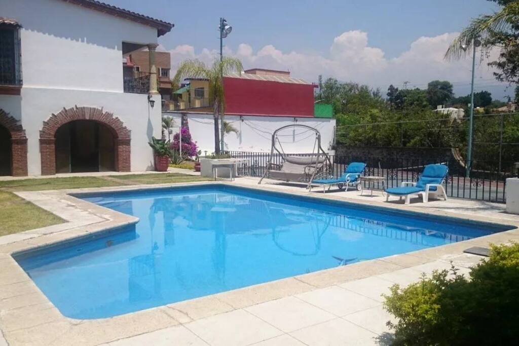 Alberca privada con caldera (costo no incluido en la renta)