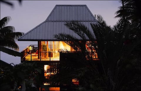 Tropical Ocean View 4 bd + Loft Sleeps 10