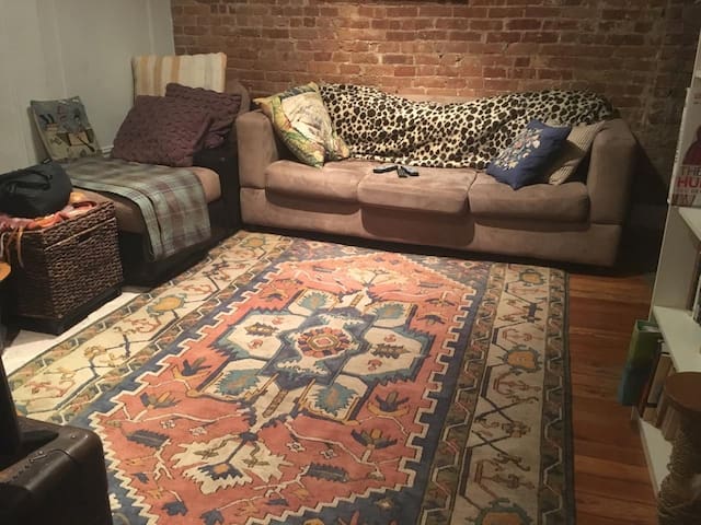 2 bedroom Upper east side