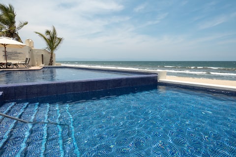 BeachFront Villa, 4BR, 4BA, Sleeps 9, N. VTA