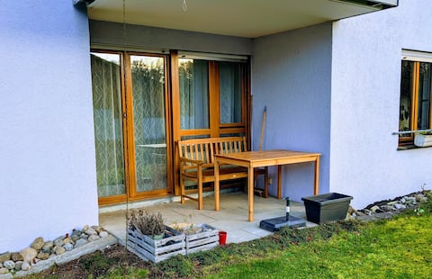 Helles Terrassen Hiloa-Appartment am Waldrand