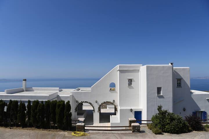 Tinos Sky villa with 8 bedrooms and pool gallery image 5