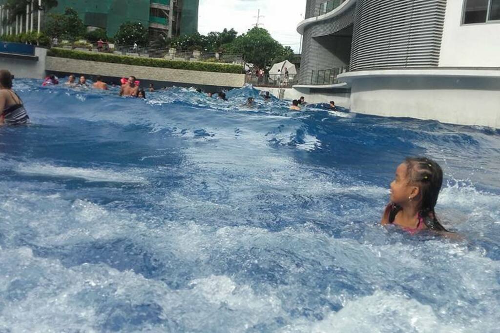 Wave pool