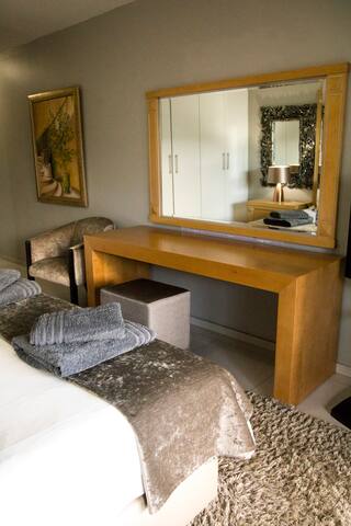 Upmarket Apartment at Heritage Square Durbanville gallery image 4