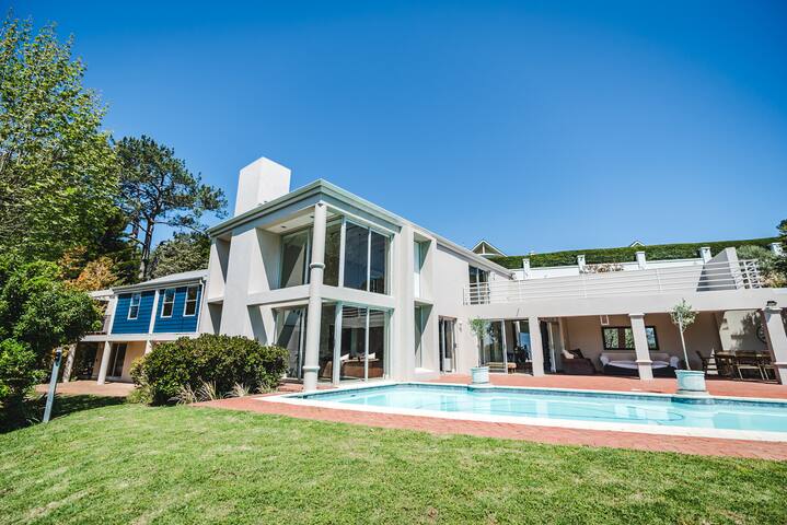 Tranquil Mountain View Bishopscourt