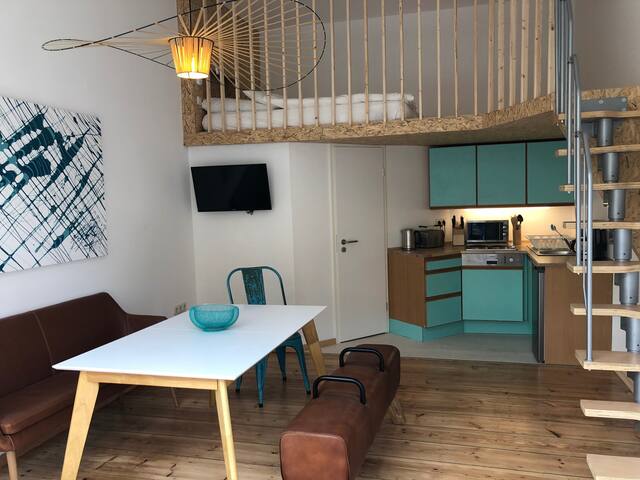 *NEW* Huge Design Loft, 6,5 rooms, 4 bath, central gallery image 3