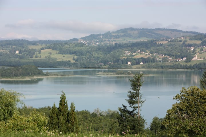 10 pers, + SPA 6 pl, 4*, 2 min from the lake, 150 m2 Gîte