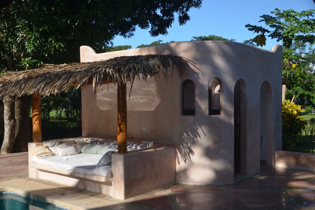 Exterior bathhouse with roofed pool bed