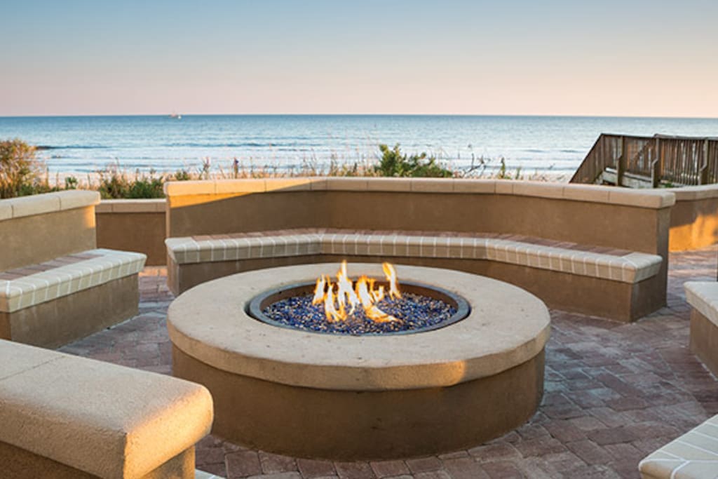 ENJOY YOUR FRIENDS COMPANY AROUND THE FIRE WITH A BEVERAGE.