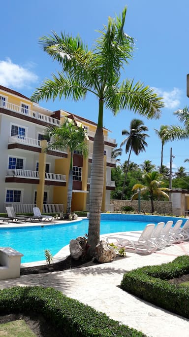 1st floor pool front