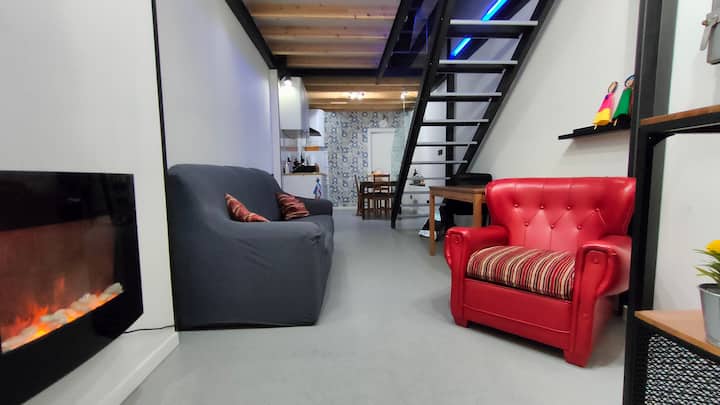 Casa De Diseño Moderno En El Centro De Pontedeume - San Valentín
