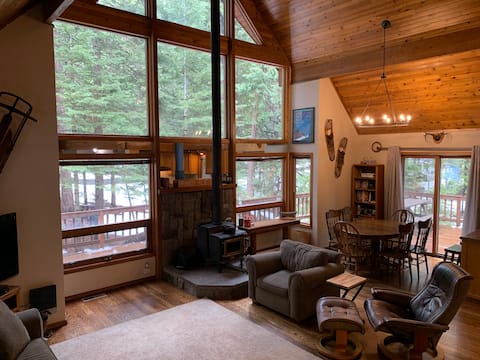 ArHaus Cabin -- clean and cozy chalet!!
