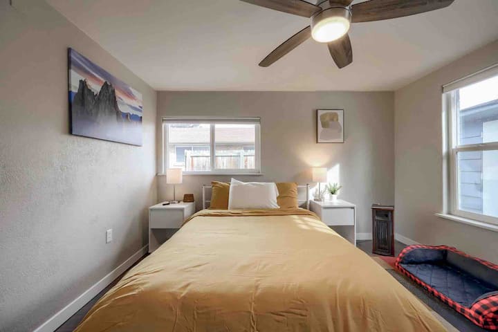 Master bedroom located just pass the laundry room. With a private bathroom, a walk in closet and private entrance to the backyard where the sauna and plunges are located