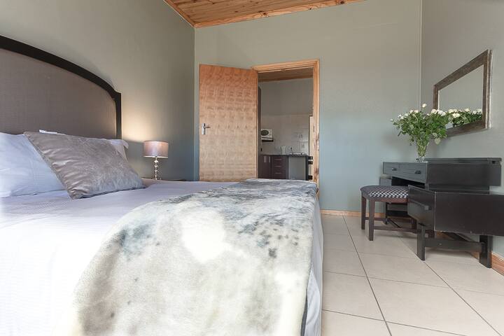 Fish Eagle, Kingfisher Hollow Guest House gallery image 3