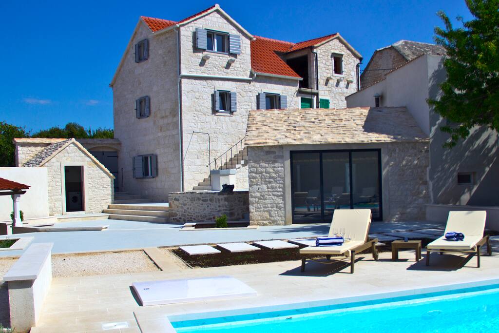 Swimming pool, garden/entrance