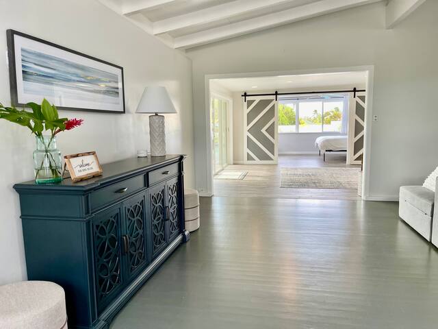 The Pool House in Kailua with 3,200 sf, 6bed/4bath gallery image 2